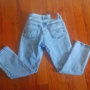 Levi 501 straight leg vintage jeans 25/26 or 0-2
